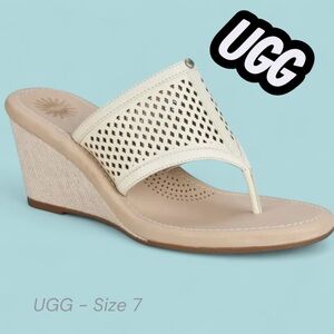 🤎 UGG Cream Tan Leather Wedge Sandals
Size 7